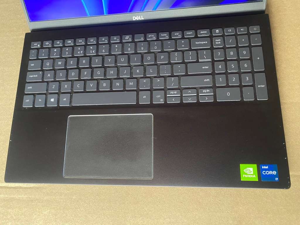 NVIDIA GEFORCE  MX330 DELL Vostro 5502 CORE  i7-1165G7  16 GB DDR4  512 GB SSD  GPU 15.6`*8 GB RAM